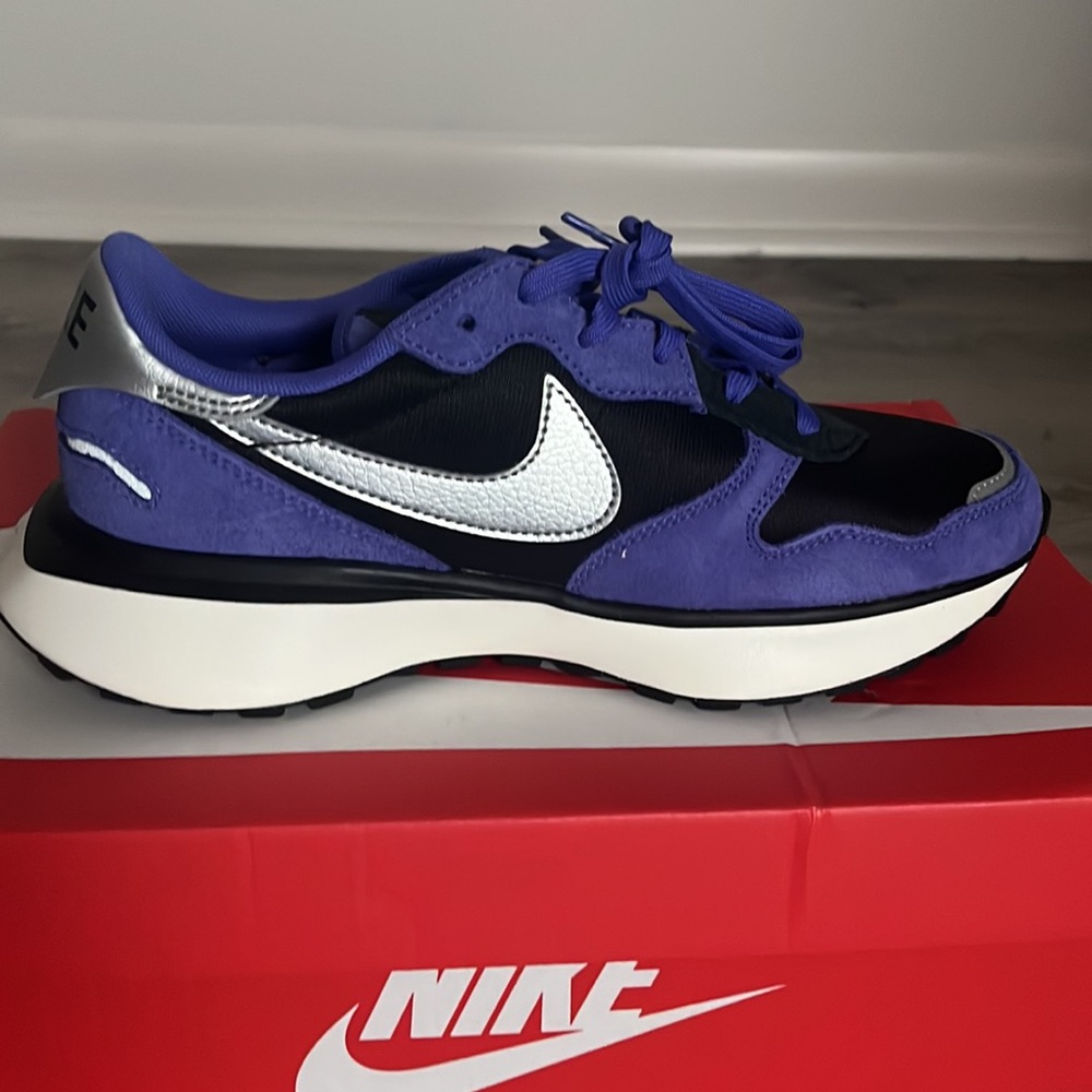 Nike Women's Sneakers in Black, Purple, and Silver